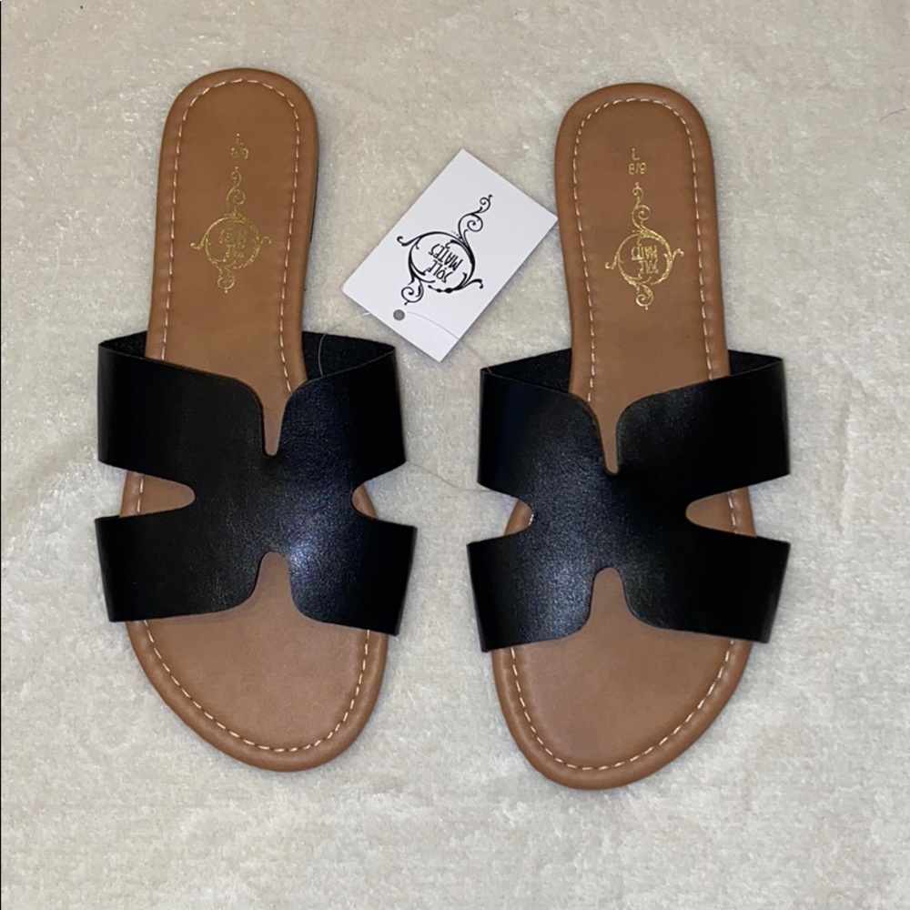 SOLE MATES Black Sandals
